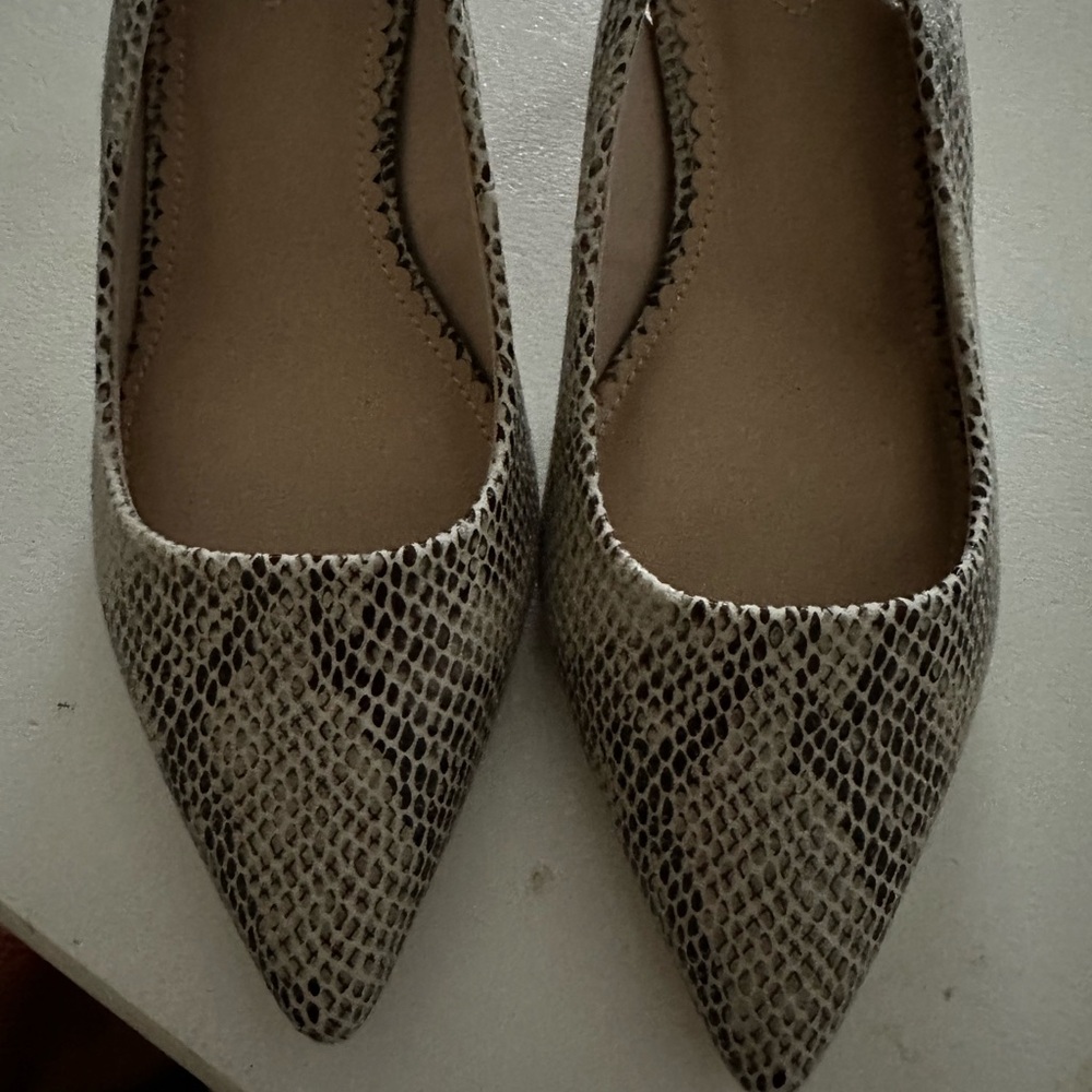 New Isaac Mizrahi Women's Animal Print Mid size US9 Heel Height Heels for Women - Picture 6 of 6